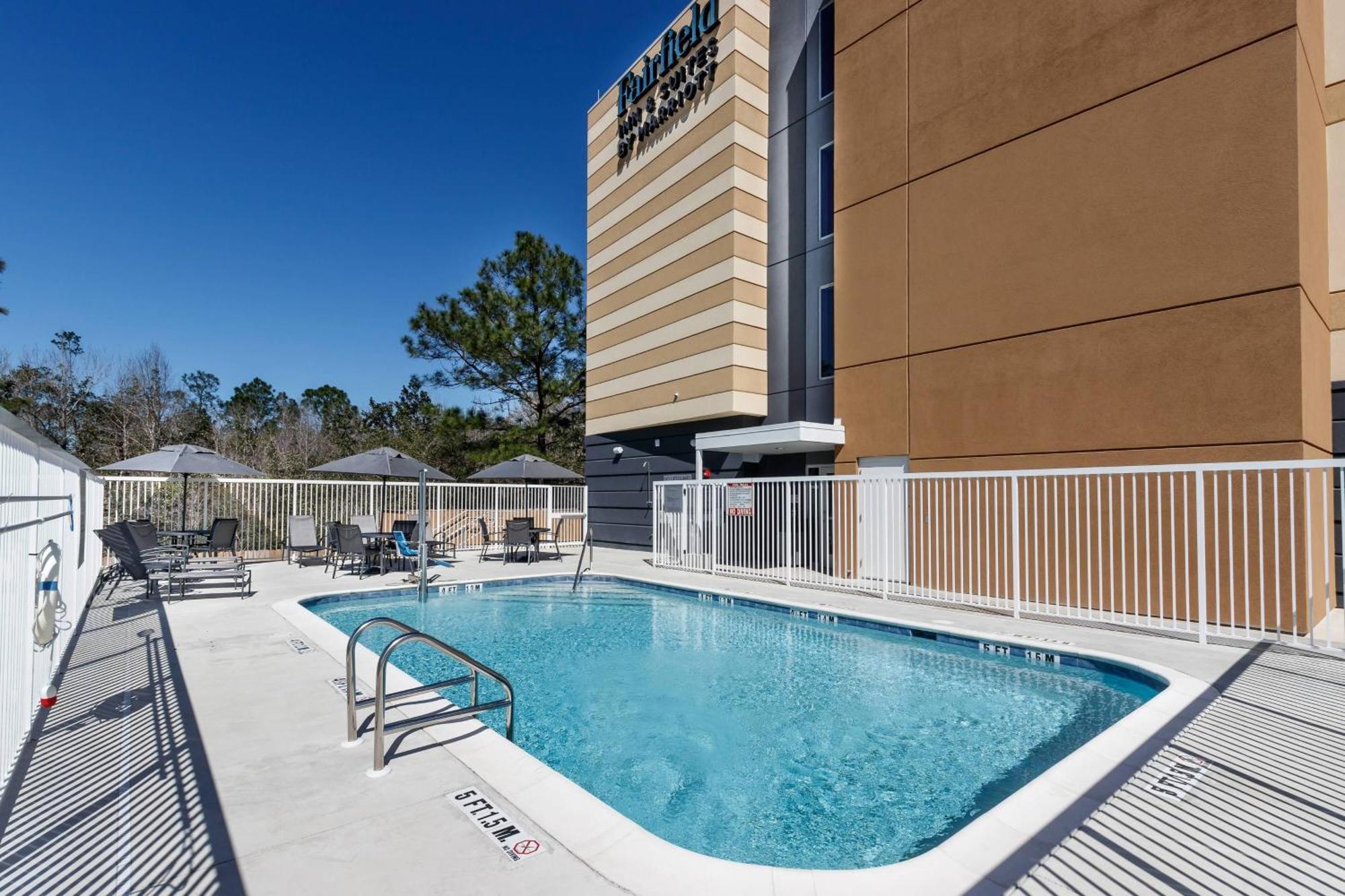 Fairfield Inn & Suites By Marriott Крествью Экстерьер фото